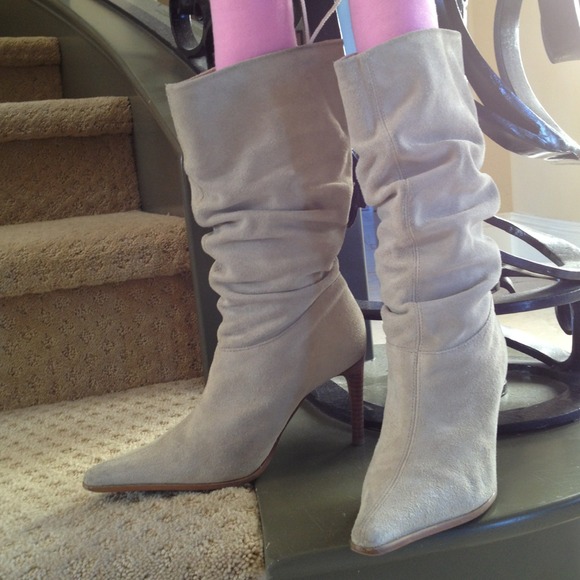 Boots/bangle/earring bundle for daniellaoo7