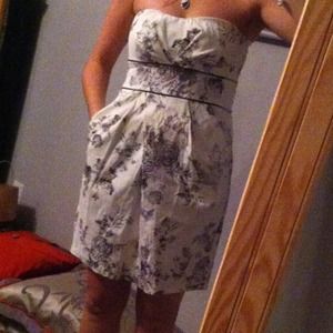 Strapless summer dress with pockets
