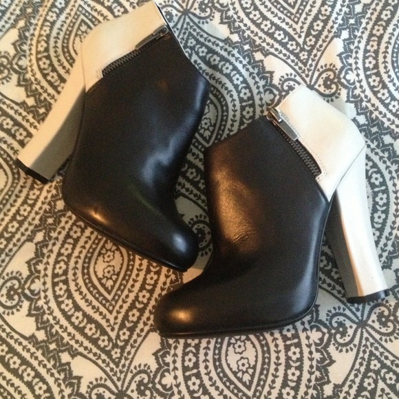 Brand new!! Black n white Shoemint booties - Picture 2 of 4
