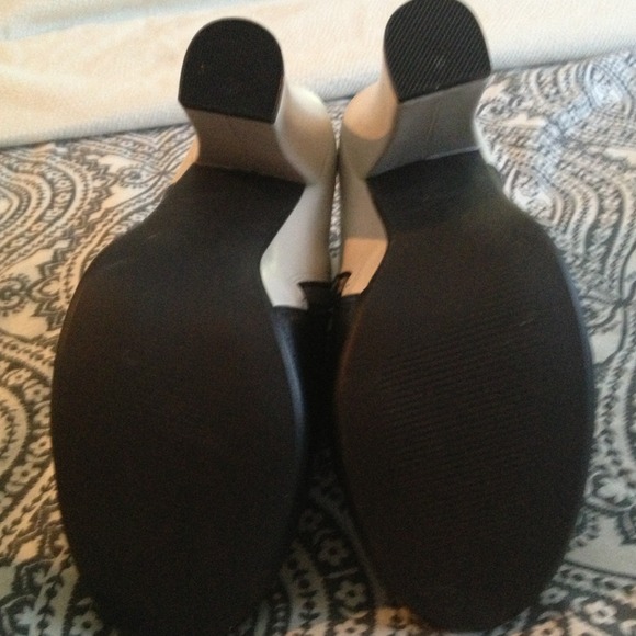 Brand new!! Black n white Shoemint booties - Picture 3 of 4