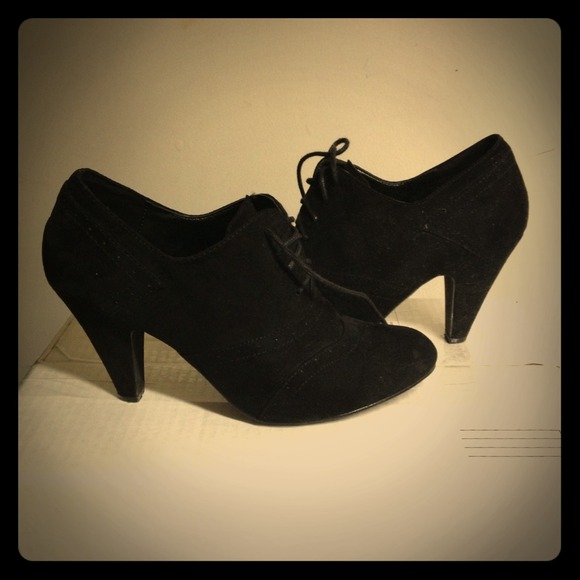 Forever 21 black velvet booties