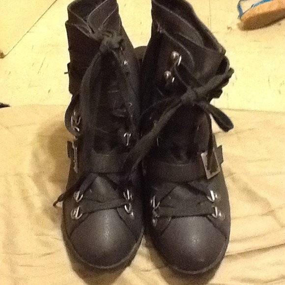 Black Wedges
