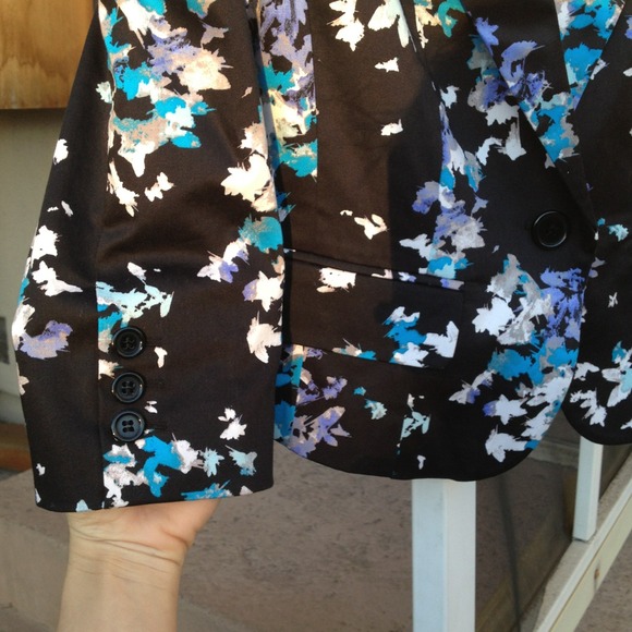 ❎SOLD❎floral Crop blazer - Picture 2 of 4