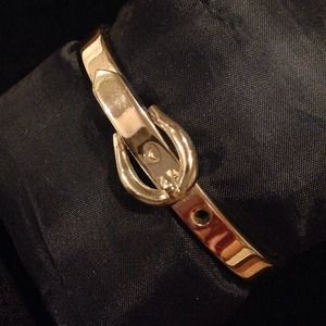 🎀REDUCED🎀Silver belt buckle bracelet 3 hole size