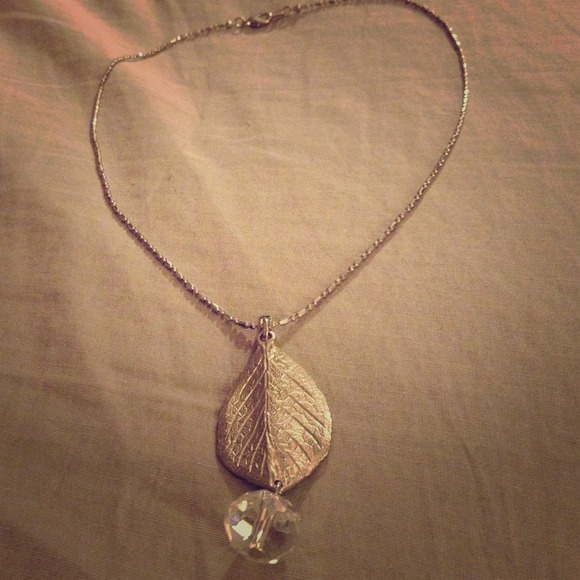 Silver leaf pendant necklace