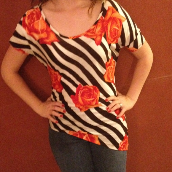 Asymmetrical stipe and rose pattern top! - Picture 3 of 3