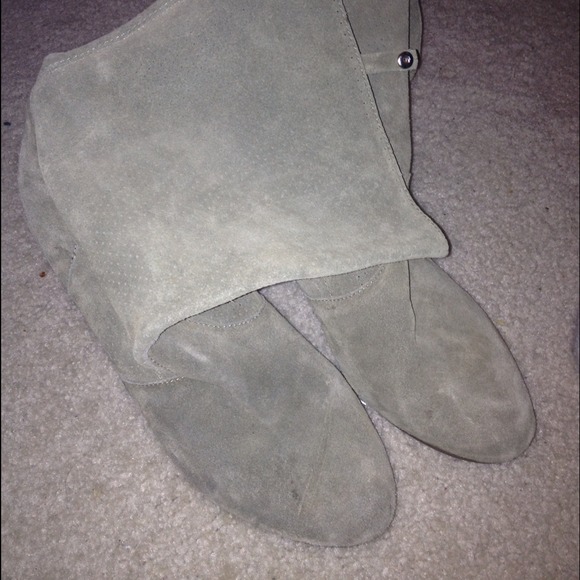 💲💲SOLD ❌❌ Olive Green Wedges