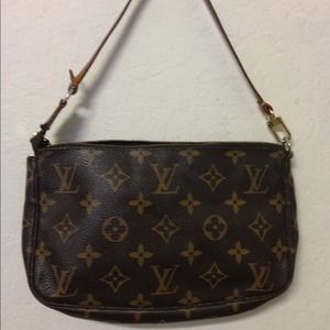 Reduced 100% Authentic Louis Vuitton Pochette