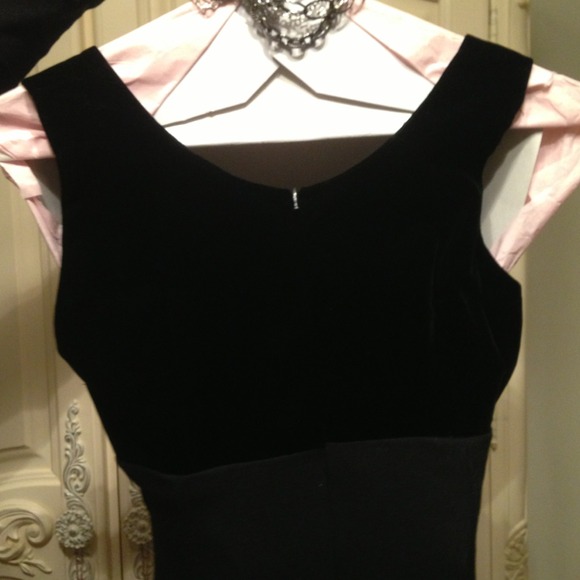 Dress - Picture 4 of 4