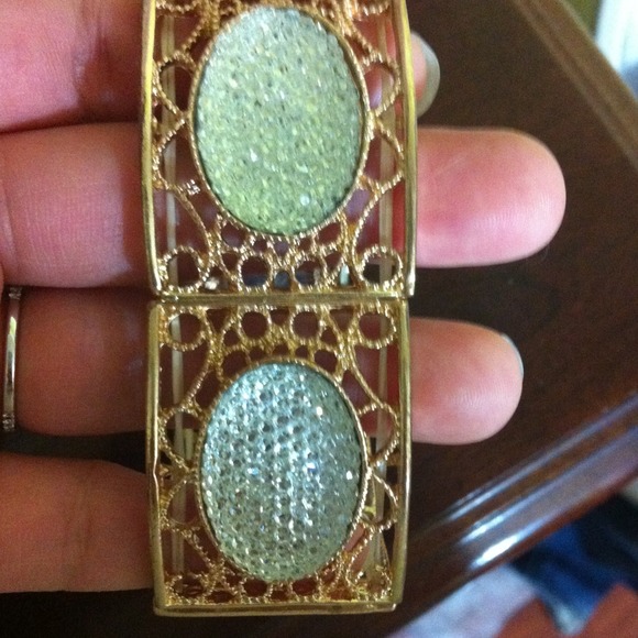 Gold stretch bracelet