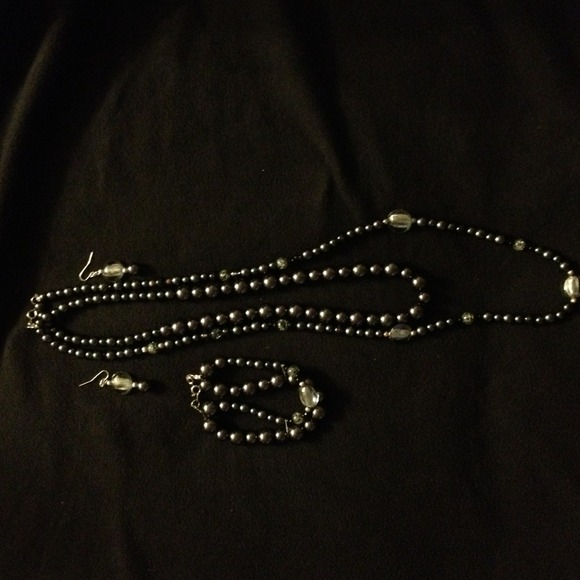 Bracelet earrings and necklace glass bead set - Picture 4 of 4