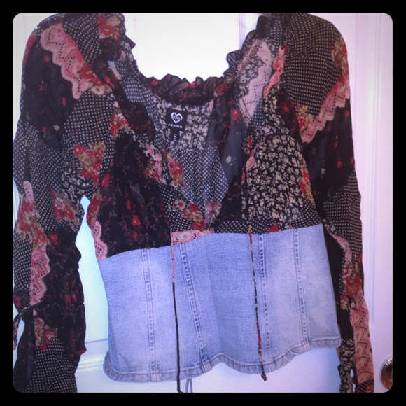 Shirt, long sleeve half c-thu half jeans.