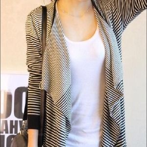 🚫SOLD🚫⬇REDUCED. Cute Stripped Cardigan