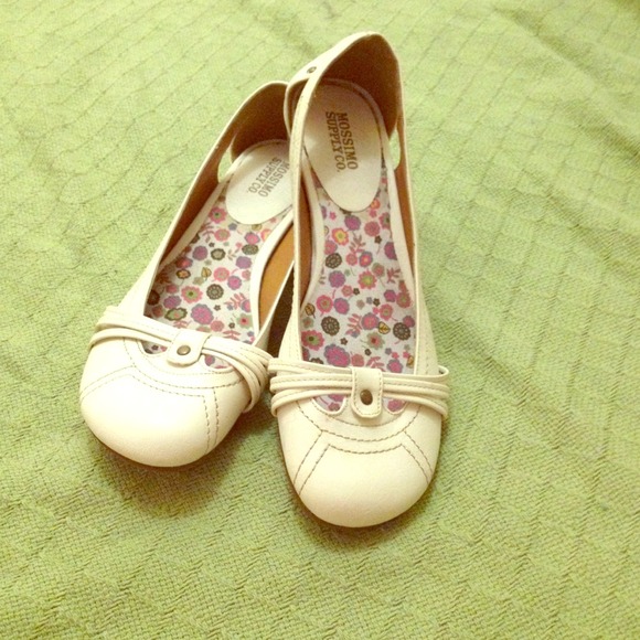 Practically new mossimo shoes