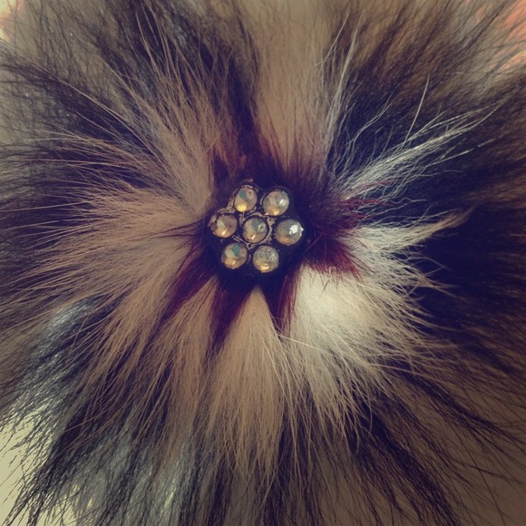 ✅ SOLD IN BUNDLE ✅ Fur Pin