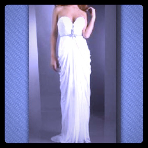 Dresses & Skirts - ON HOLD🚫White prom dress size 4