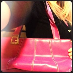GUESS perfectly pink shoulder bag