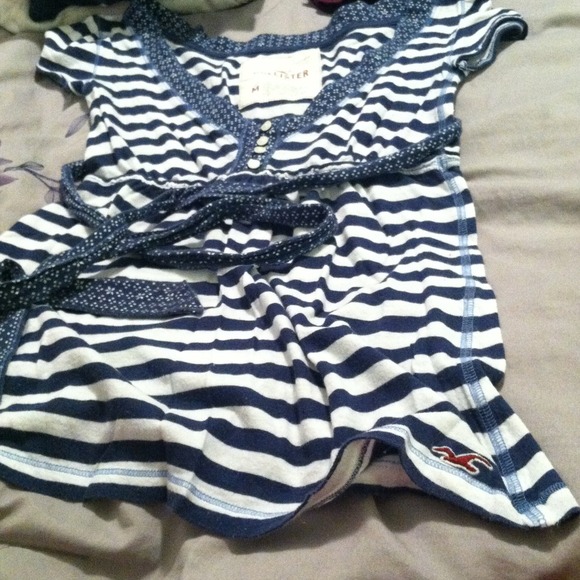 Sweet little Hollister blouse
