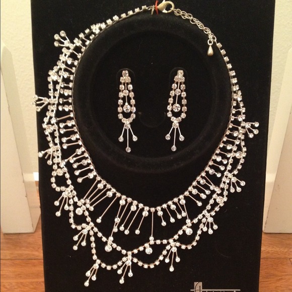 Host pick 9/1 Faux diamond necklace & earrings - Picture 3 of 3