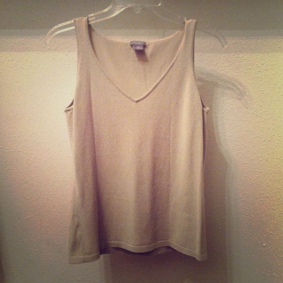 Sleeveless shirt