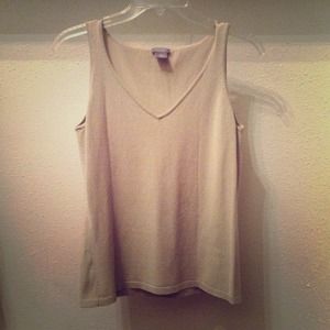 Sleeveless shirt