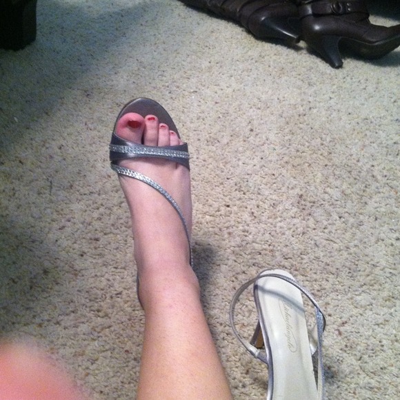 Michaelango silver heels with rhinestone detail - Picture 3 of 3