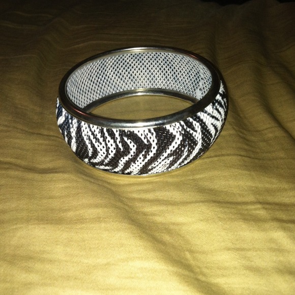 Zebra print wide bangle - Picture 1 of 2