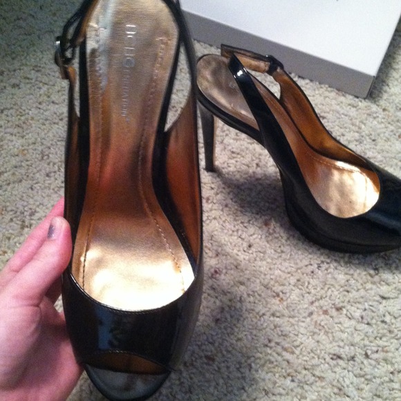 SOLD Bcbgeneration 5 in pumps size 9.5 - Picture 2 of 4