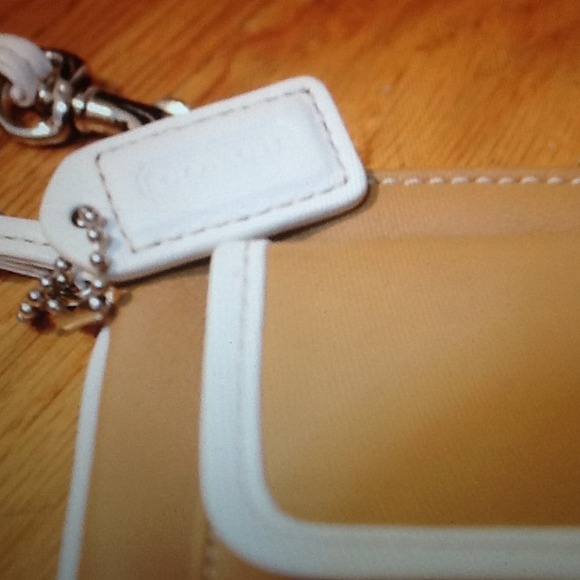 Authentic coach wristlet - Picture 2 of 4