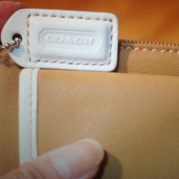Authentic coach wristlet - Picture 3 of 4