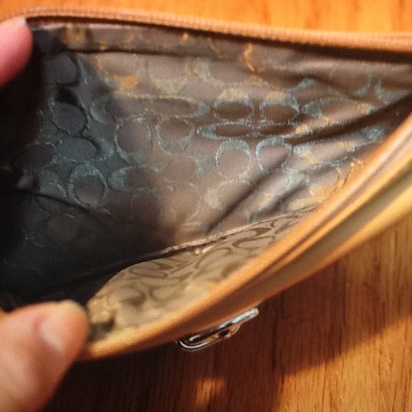 Authentic coach wristlet - Picture 4 of 4