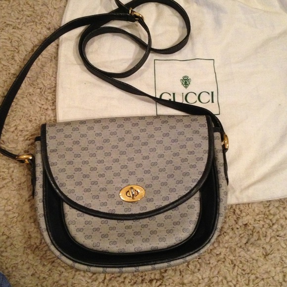 💢✨SOLD! @alleyesontee✨💢 Gucci cross-body