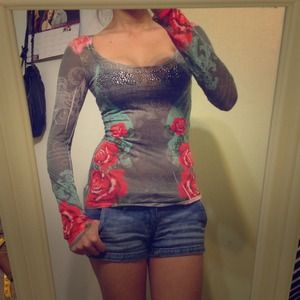 Roses graphic guess long sleeve shirt.