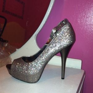 Brand New Glitter Size 9