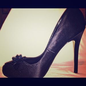 Badgley Mischka stunning black 5" satin heels