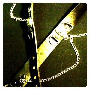 Black skull and chain belt