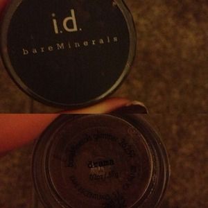 ID Bare Minerals eye shadow in color "drama"