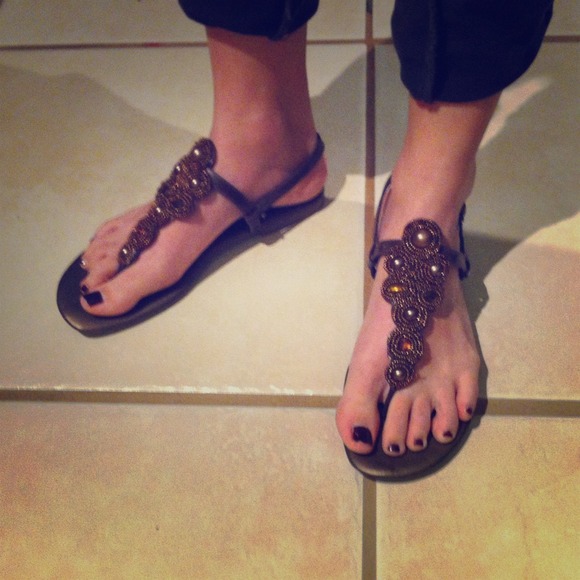 🔹Bundlee🔹 Jellypop sandals and panda tank