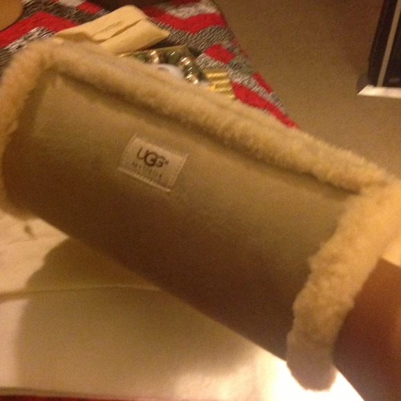 Ugg - Picture 2 of 3