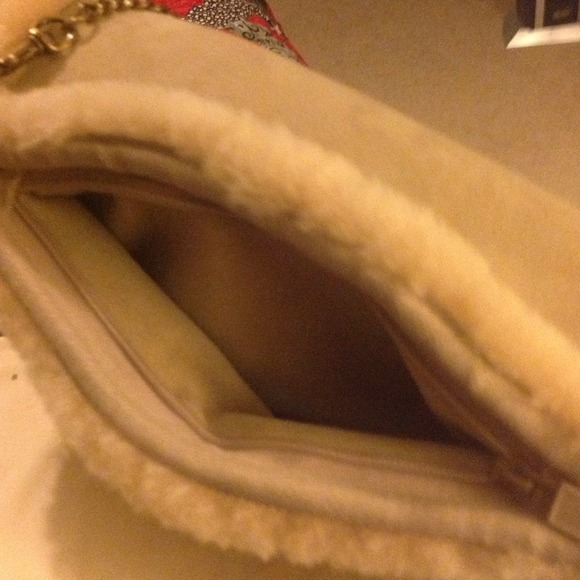 Ugg - Picture 3 of 3