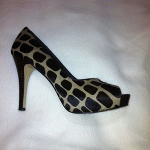Giraffe print, open toes heels
