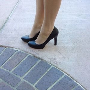 Black Halogen Pumps Size 10
