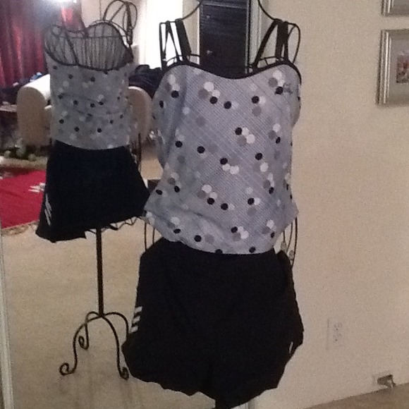 Running shorts & work out top set - Picture 1 of 2