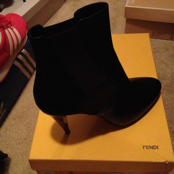 Fendi - Picture 2 of 4