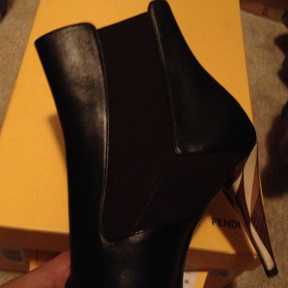 Fendi - Picture 3 of 4