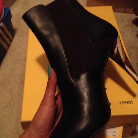 Fendi - Picture 4 of 4