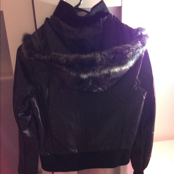 Leather jacket - Picture 2 of 4