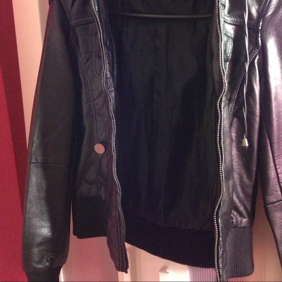 Leather jacket - Picture 4 of 4