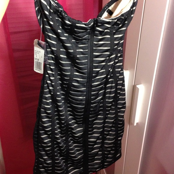 Dress - Picture 3 of 3