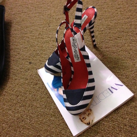 Heels - Picture 2 of 4